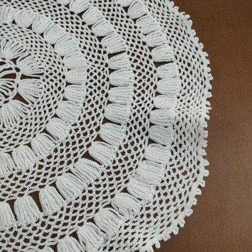 Round doily like new, diameter 49 cm