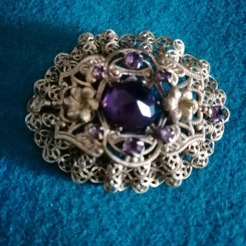 Vintage filigree brooch like new with central stone and rose crystals
