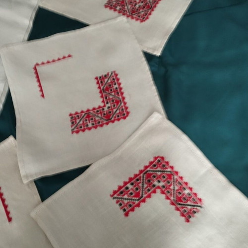 Tablecloth used 160x160 and six napkins 30x28