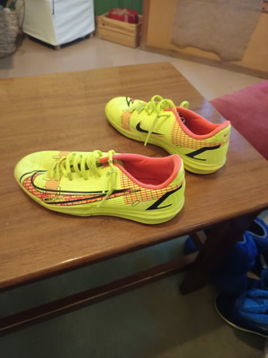Nike Jr Mercurial Vapor 14 ποδοσφαιρικά παπούτσια νούμερο 33 σαν καινούργιο