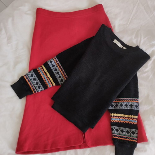Vintage knitted sweater Mauritius like new, black with multicolor embroidery
