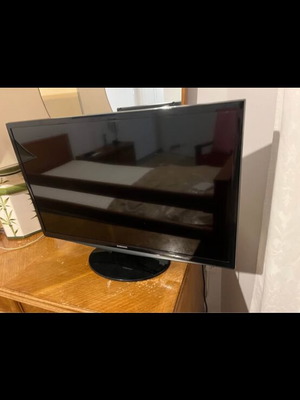 Samsung 28-inch LED TV LT28D310 like new