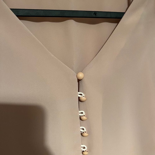 Chaton shirt with buttons and elastic cuffs in salmon-beige color