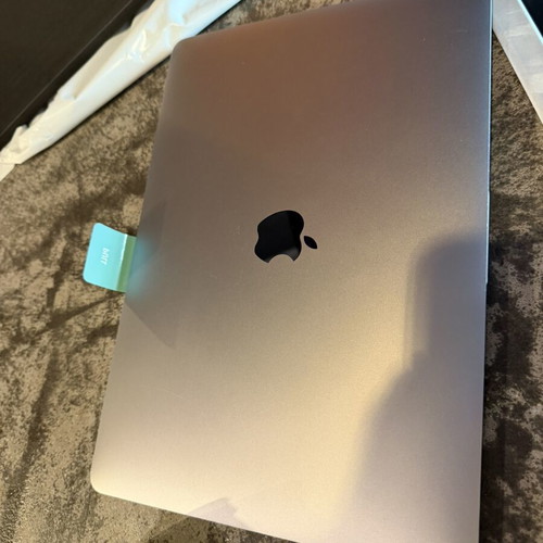 MacBook Pro 13" 2017 like new, i5 2.3 GHz, 8GB, 128GB SSD, Space Gray