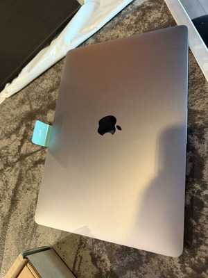 MacBook Pro 13" 2017 like new, i5 2.3 GHz, 8GB, 128GB SSD, Space Gray