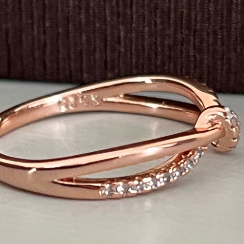 Ring new pink with zircon