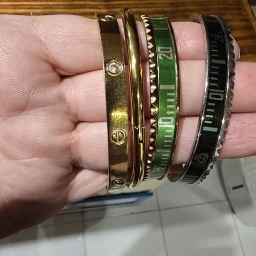 Bracelet set of 4 pieces like new