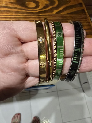 Bracelet set of 4 pieces like new