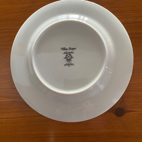 Noritake dinnerware set new, 8 dinner plates, 8 first course plates, 4 deep plates, salad bowl, platter