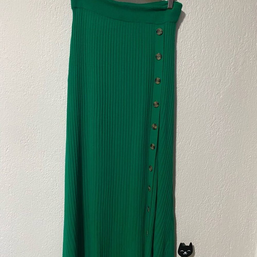 Maxi knitted skirt one size like new, green with buttons