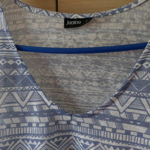 Blue sleeveless top with geometric shapes XL like new