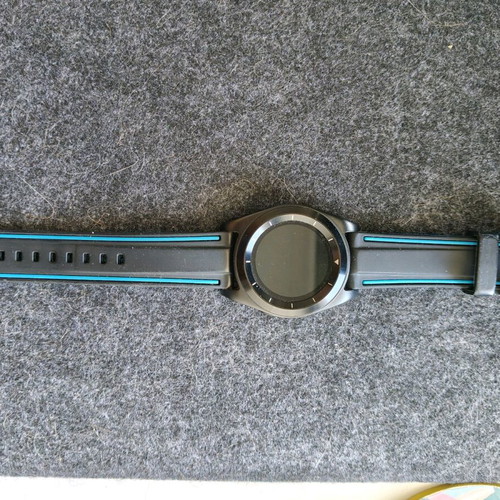 Round smartwatch used with Bluetooth calls and notifications black/blue