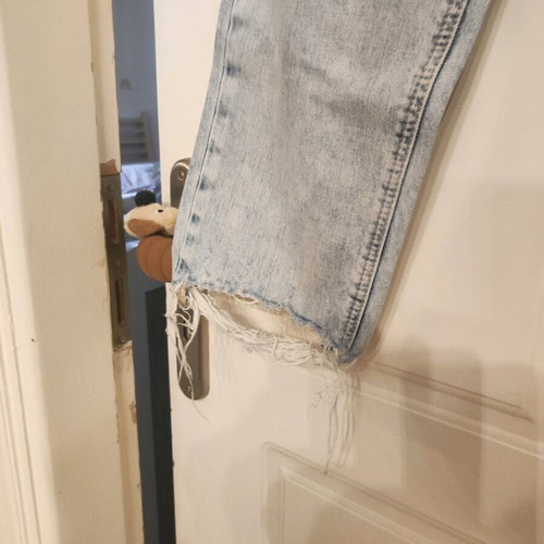 Zara women's light blue jeans like new with rips