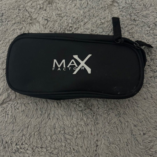 Max Factor toiletry bag like new with compartments, black