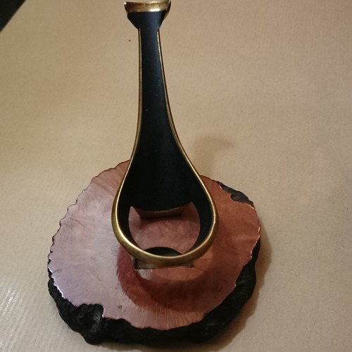 Pipe stand used with wood and metal