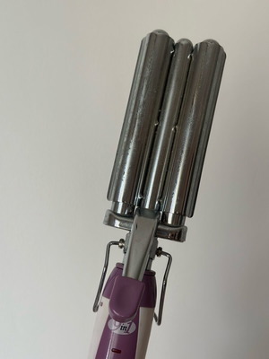 Triple hair curler used for wavy hair