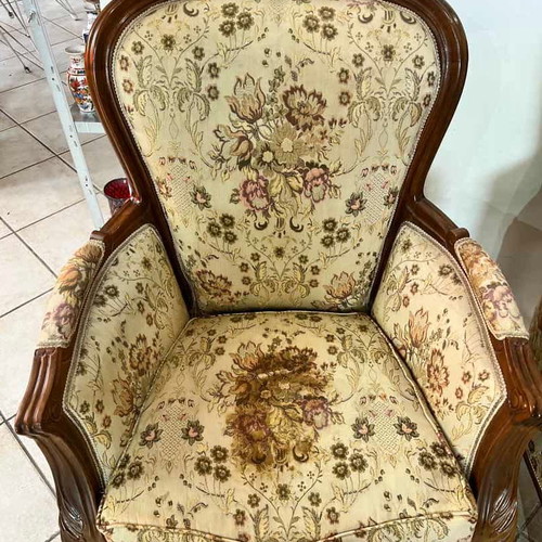 Set of 2 armchairs used with carved wooden details 97x70x54