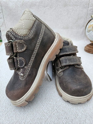 Chicco Celtius leather baby shoes size 22