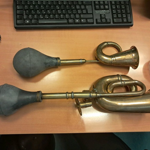 Brass horns like new, set of two, working