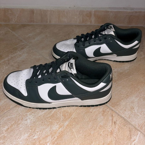Nike Dunk Low Sneakers like new, size 44, white and green