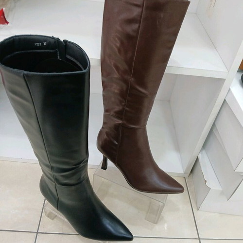 Boots new in black and brown color, size 37