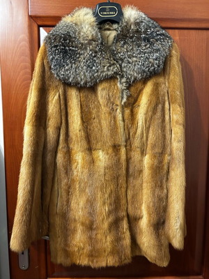 Fox fur jacket like new, size M 38 10