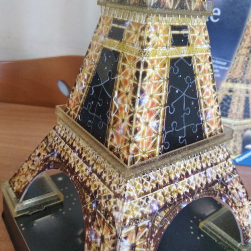 3D Puzzle Eiffel Tower 226 Pieces like new with Base Lighting