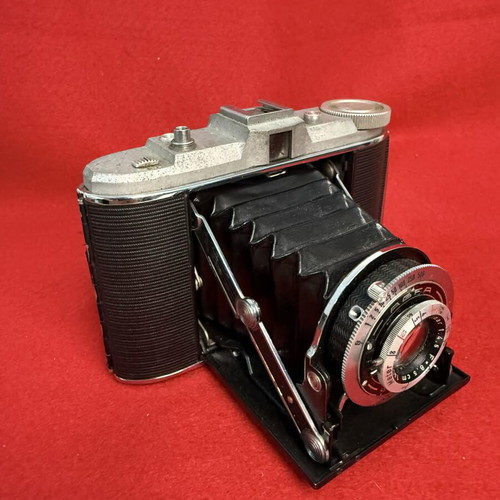 Vintage αναδιπλούμενη φωτογραφική μηχανή Agfa Isolette με φακό Agnar 85mm μεταχειρισμένη