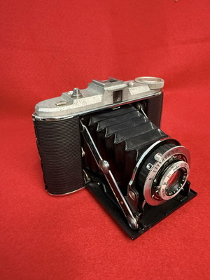 Vintage αναδιπλούμενη φωτογραφική μηχανή Agfa Isolette με φακό Agnar 85mm μεταχειρισμένη