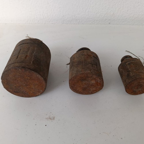 Weights for Manavis scale used, 2kg 1kg 0.5kg