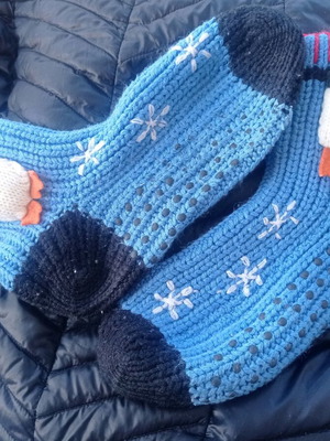 Плетени пантофи пингвин като нови с противохлъзгаща подметка