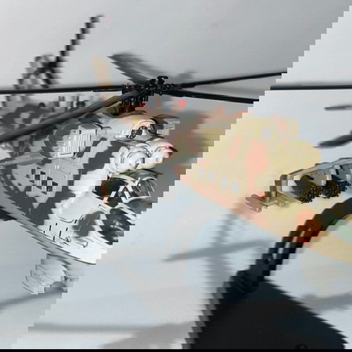 МОДЕЛ НА РУСКИ ХЕЛИКОПТЕР MI 24 СКАЛА 1/100
