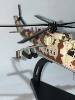 МОДЕЛ НА РУСКИ ХЕЛИКОПТЕР MI 24 СКАЛА 1/100