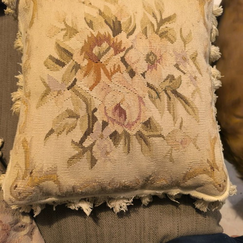 French knitted vintage pillow like new 40x40
