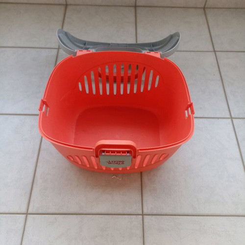 Pet carrier box like new