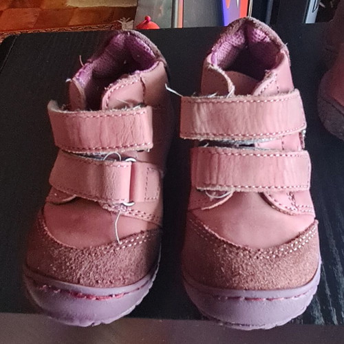 Leather baby shoes like new, pack of 2, size 21