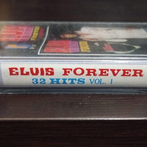Elvis Presley Forever: 32 Hits Vol. 1 cassette tape like new, vintage bootleg