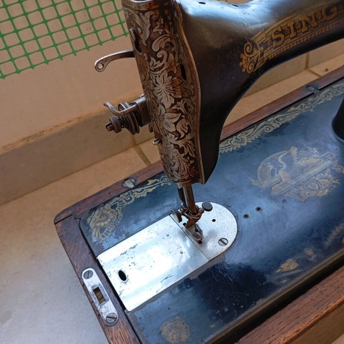 Singer sewing machine antique used