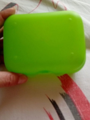 Tupperware Twin Case medium size like new, green