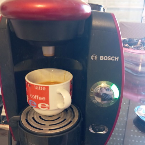 Bosch Tassimo coffee maker with 10 capsules, 05.2027