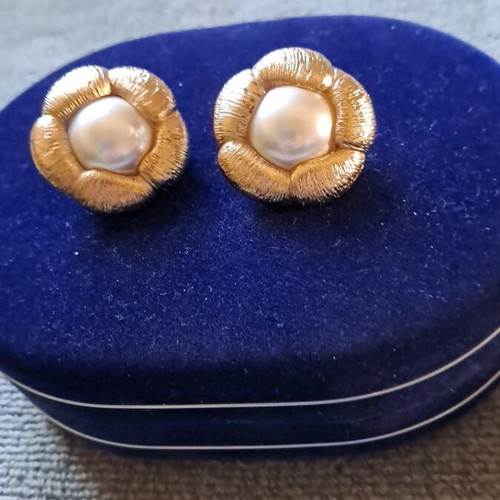 Vintage earrings from the 70s like new