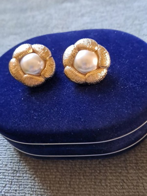Vintage earrings from the 70s like new