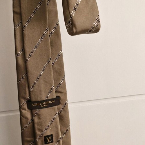 Louis Vuitton tie used, 100% silk, beige brown