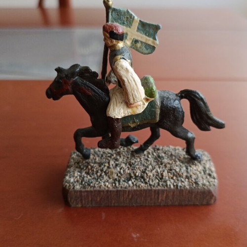 Mounted Tsolias figure with Greek flag, like new, 11 cm