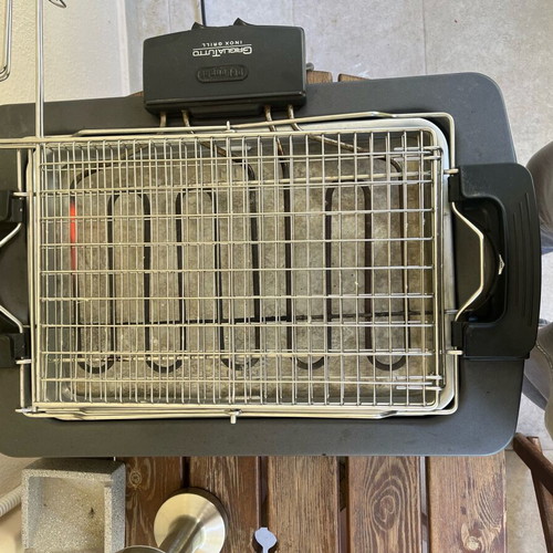 Delonghi Inox Grill with adjustable height and 41x28cm cooking surface
