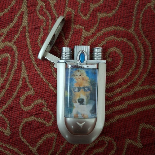 Vintage lighter with lenticular image like new, silver metal