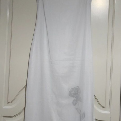 Long white dress new with black rose, size S