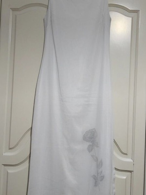 Long white dress new with black rose, size S