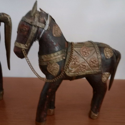 Wooden ebony horses with brass like new, vintage set of 3