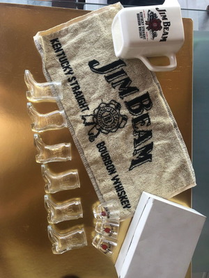 Σετ Jim Beam με σφηνάκια μπότες, κλασικά σφηνάκια, κανάτα, πετσέτα καινούργιο